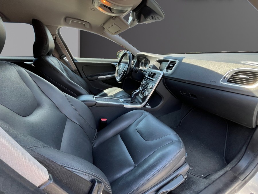 VOLVO d'occasion V60 I CROSS COUNTRY D3 150 SUMMUM GEARTRONIC de 2017