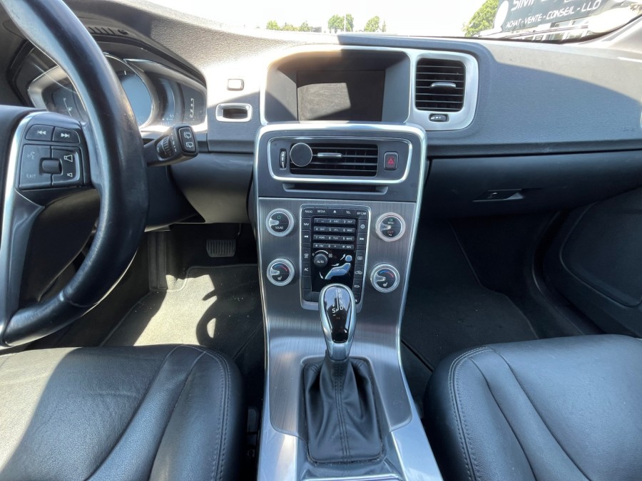VOLVO d'occasion V60 I CROSS COUNTRY D3 150 SUMMUM GEARTRONIC de 2017