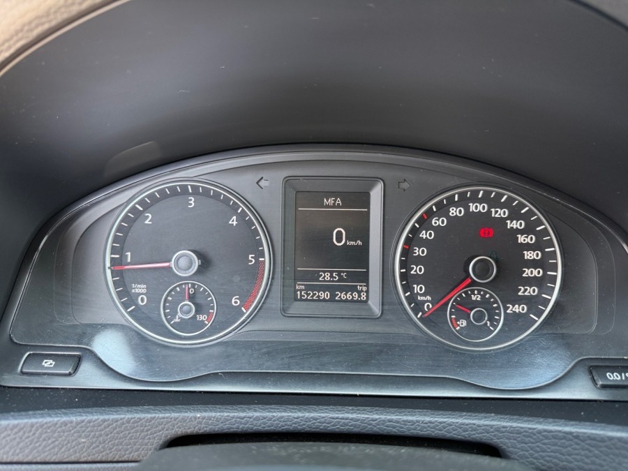 VOLKSWAGEN d'occasion TRANSPORTER T5 AUTOBUS/AUTOCAR 6.1 MULTIVAN