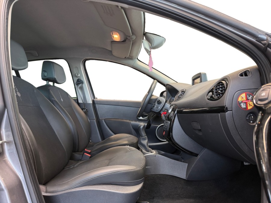 RENAULT d'occasion CLIO III EXPRESSION CLIM 1.5DCI 90 de 2011