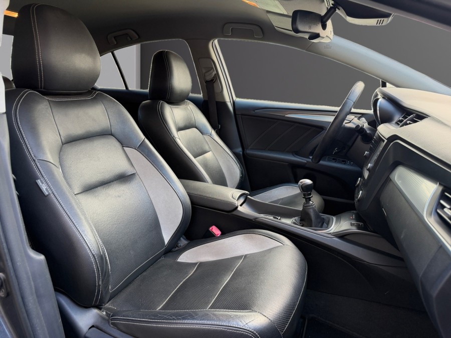 TOYOTA d'occasion AVENSIS A TROIS VOLUMES TS 1.6 D-4D 112 ACTIVE PRO