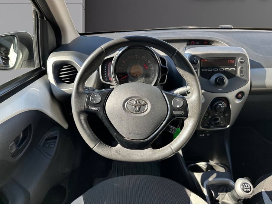 TOYOTA d'occasion AYGO 1.0 VVT-I 72 XPLAY de 2014 Salon de Provence