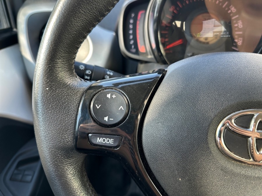 TOYOTA d'occasion AYGO 1.0 VVT-I 72 XPLAY de 2014 Salon de Provence