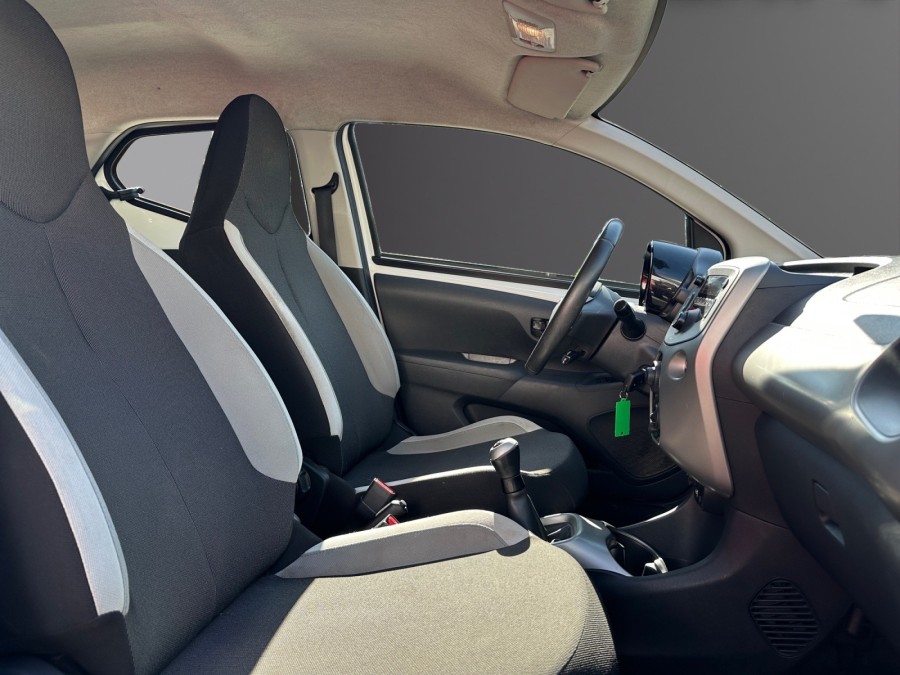 TOYOTA d'occasion AYGO 1.0 VVT-I 72 XPLAY de 2014 Salon de Provence