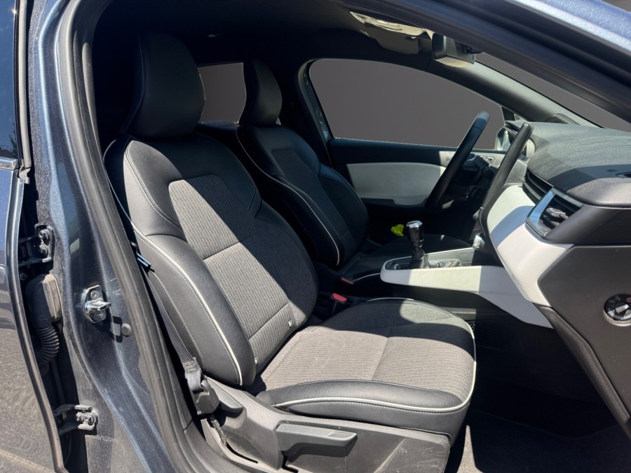 RENAULT d'occasion CLIO V INTENS de 2022 Lyon Nord (69)﻿
