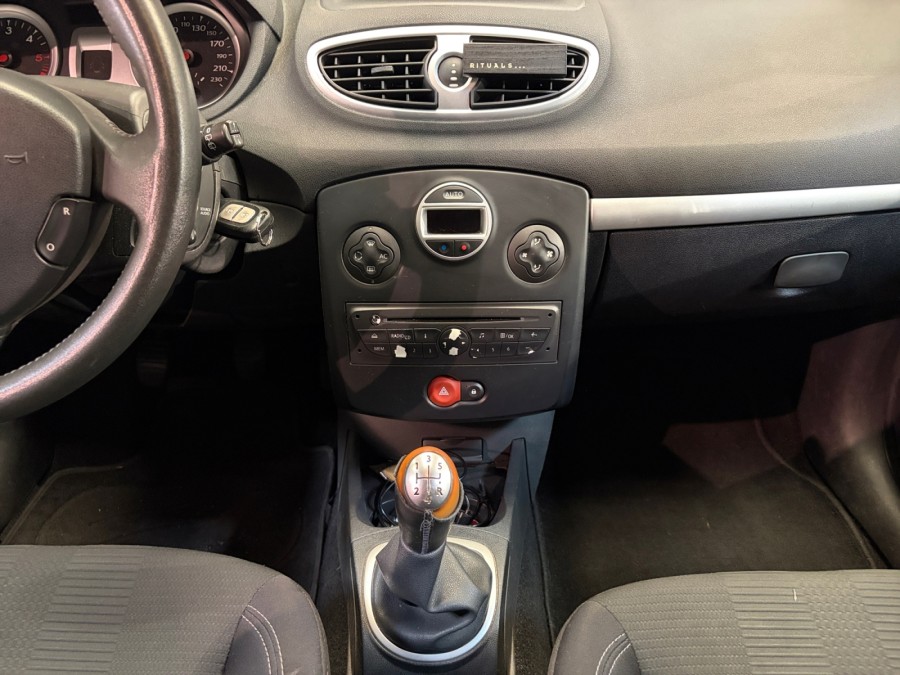 RENAULT d'occasion CLIO III GRANDTOUR 1.5 DCI 85 Dynamic de 2010 St