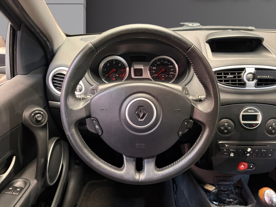 RENAULT d'occasion CLIO III GRANDTOUR 1.5 DCI 85 Dynamic de 2010 St