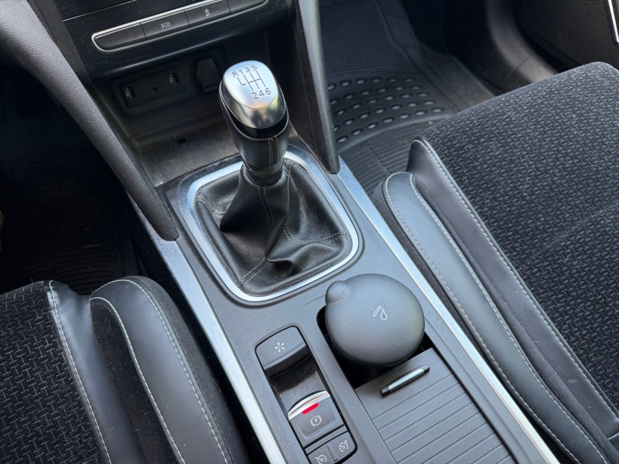 RENAULT d'occasion MEGANE IV ESTATE ESTATE TCE 140 LIMITED de 2019