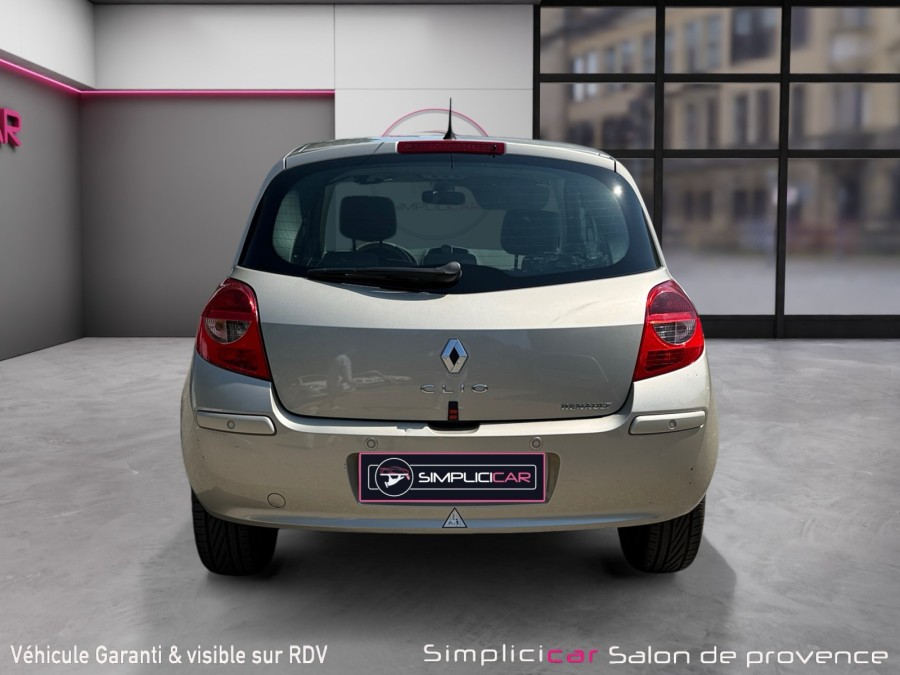 RENAULT d'occasion CLIO 1.5 dCi 105 de 2006 Salon de Provence (13)﻿