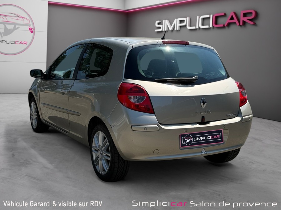 RENAULT d'occasion CLIO 1.5 dCi 105 de 2006 Salon de Provence (13)﻿