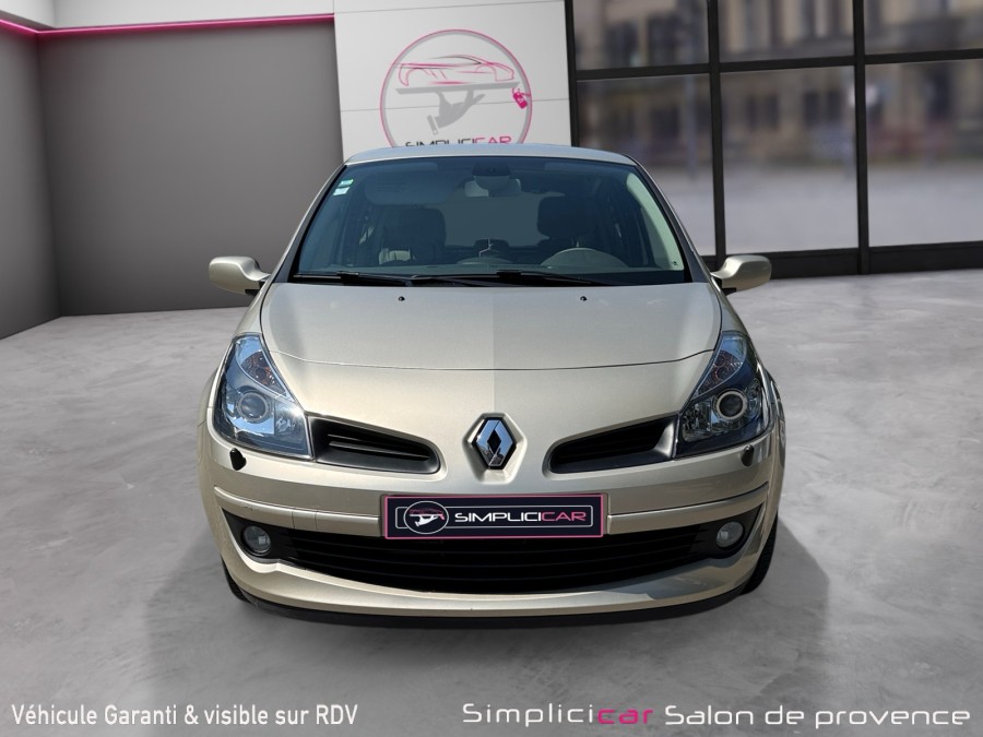 RENAULT d'occasion CLIO 1.5 dCi 105 de 2006 Salon de Provence (13)﻿