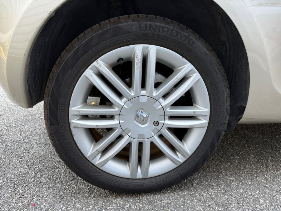 RENAULT d'occasion CLIO 1.5 dCi 105 de 2006 Salon de Provence (13)﻿