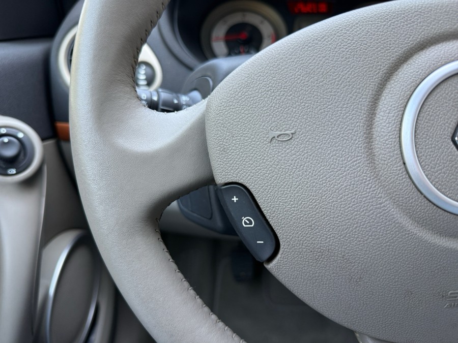 RENAULT d'occasion CLIO 1.5 dCi 105 de 2006 Salon de Provence (13)﻿