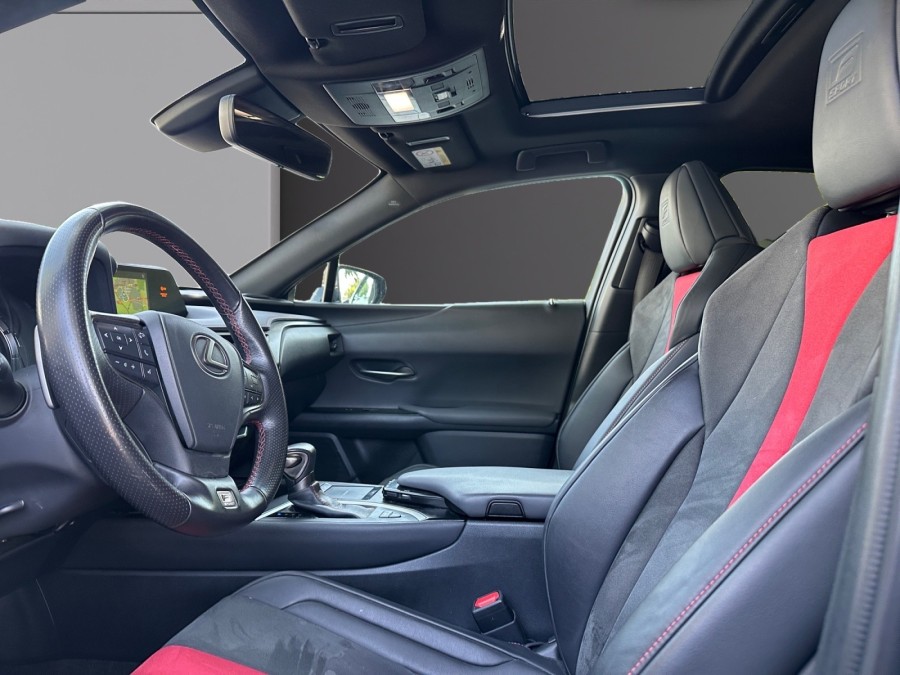 LEXUS d'occasion UX250H 250H 4WD F-SPORT de 2019 Salon de Provence