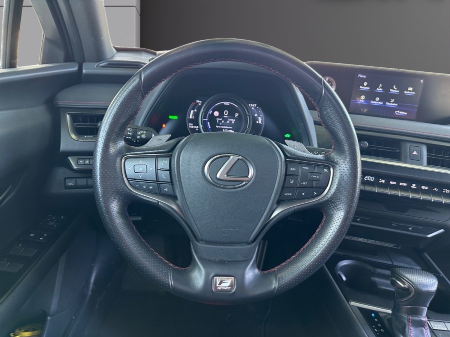 LEXUS d'occasion UX250H 250H 4WD F-SPORT de 2019 Salon de Provence