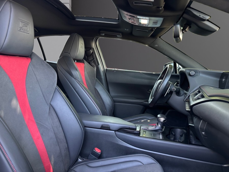 LEXUS d'occasion UX250H 250H 4WD F-SPORT de 2019 Salon de Provence