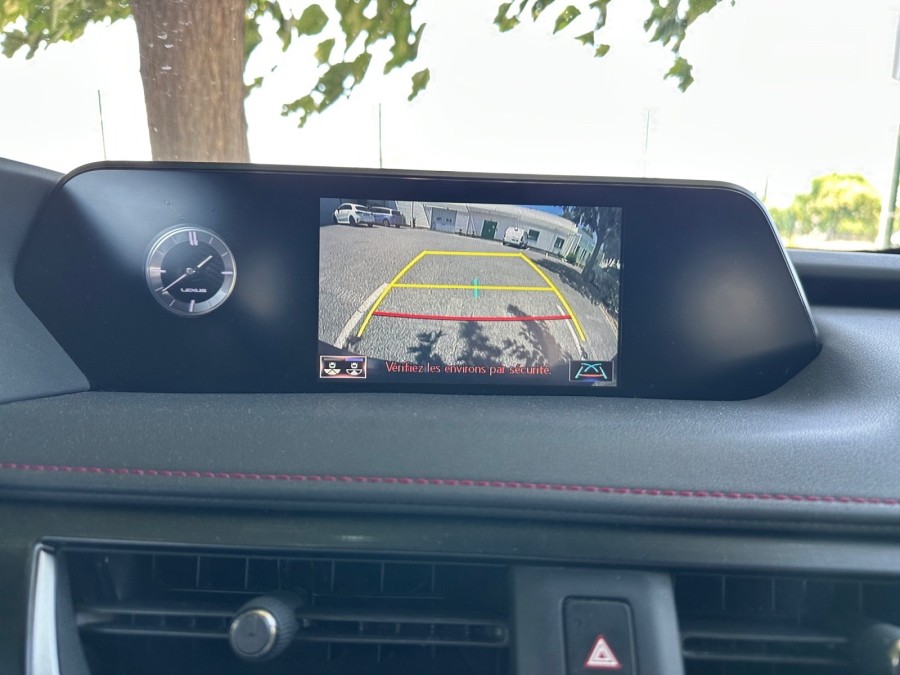 LEXUS d'occasion UX250H 250H 4WD F-SPORT de 2019 Salon de Provence