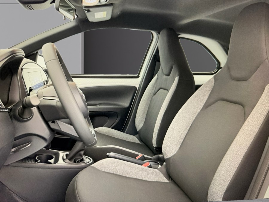 TOYOTA d'occasion AYGO Dynamic de 2025 Toulon Est (83)﻿