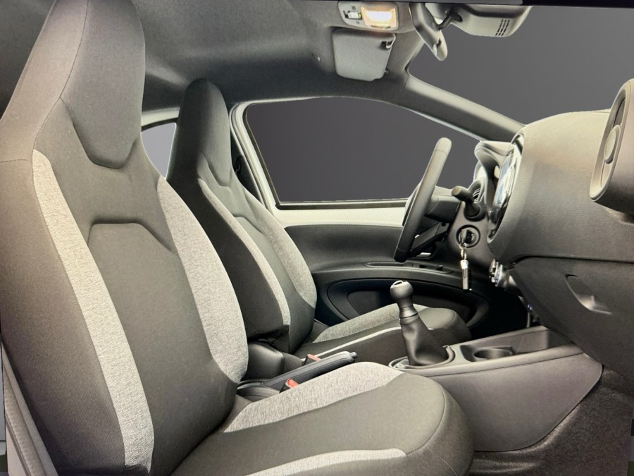 TOYOTA d'occasion AYGO Dynamic de 2025 Toulon Est (83)﻿