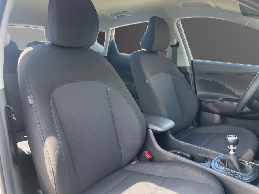 HYUNDAI d'occasion KONA 1.0 T-GDI 100 ch INTUITIVE de 2025 Royan (17)﻿