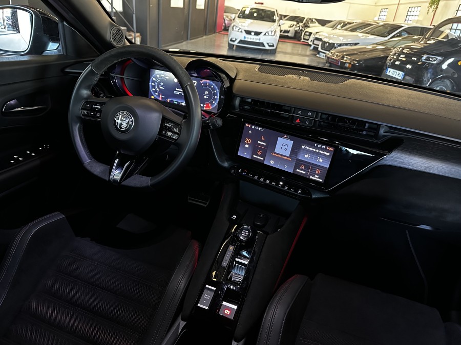 ALFA ROMEO d'occasion JUNIOR 1.2 IBRIDA 145 JUNIOR E-DCT de 2025 Aix