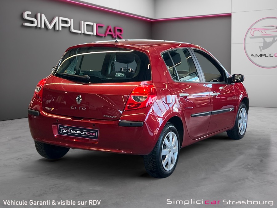 RENAULT d'occasion CLIO III CONFORT EXPRESSION 1.4 16V de 2006