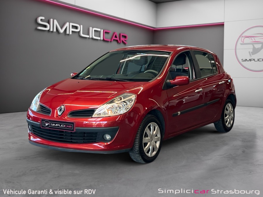 RENAULT d'occasion CLIO III CONFORT EXPRESSION 1.4 16V de 2006