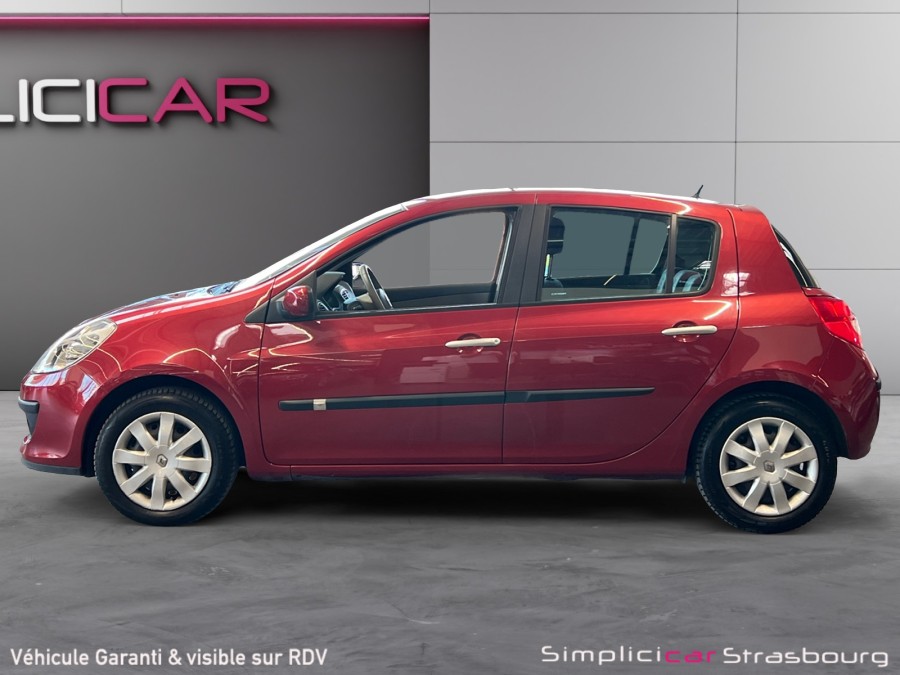 RENAULT d'occasion CLIO III CONFORT EXPRESSION 1.4 16V de 2006