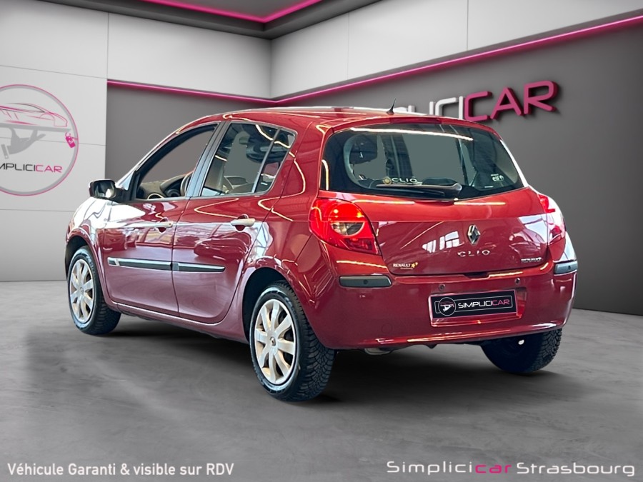 RENAULT d'occasion CLIO III CONFORT EXPRESSION 1.4 16V de 2006