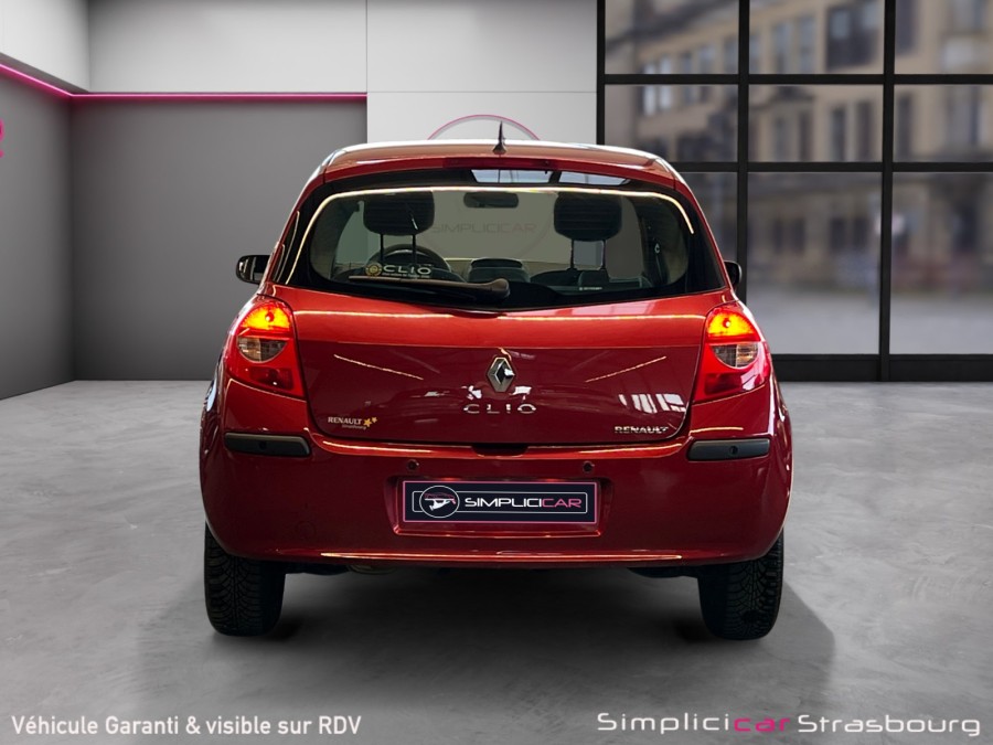 RENAULT d'occasion CLIO III CONFORT EXPRESSION 1.4 16V de 2006