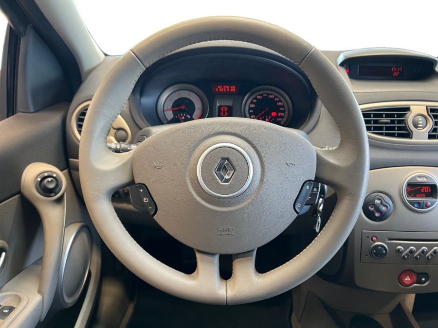 RENAULT d'occasion CLIO III CONFORT EXPRESSION 1.4 16V de 2006