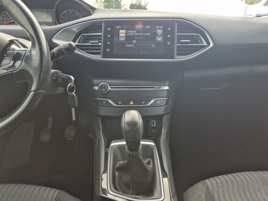 PEUGEOT d'occasion 308 II 1.6 HDI 92 Confort de 2014 Royan (17)﻿