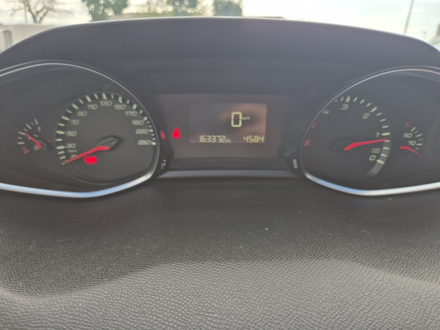 PEUGEOT d'occasion 308 II 1.6 HDI 92 Confort de 2014 Royan (17)﻿