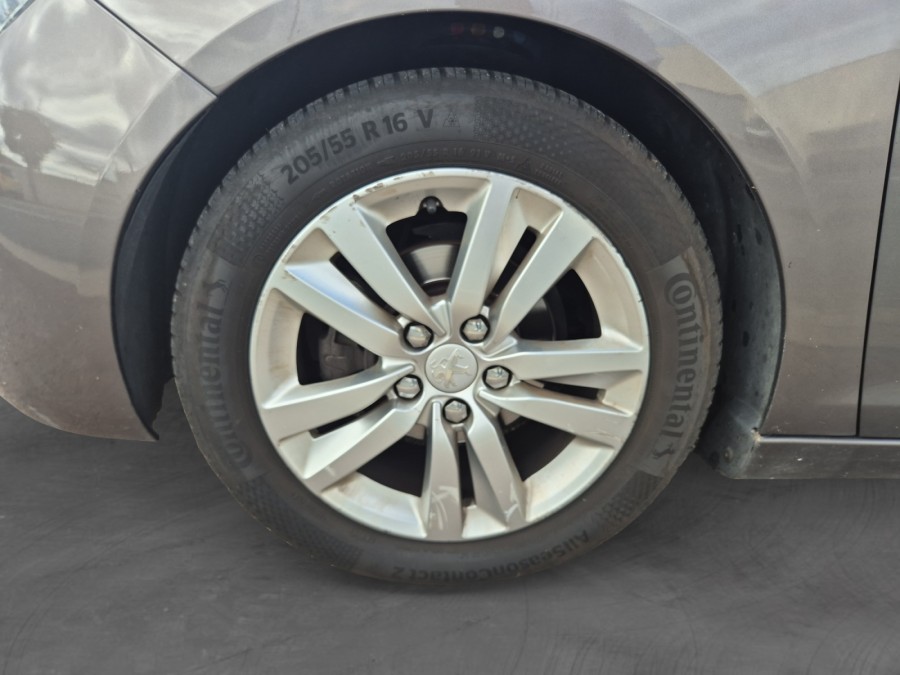PEUGEOT d'occasion 308 II 1.6 HDI 92 Confort de 2014 Royan (17)﻿