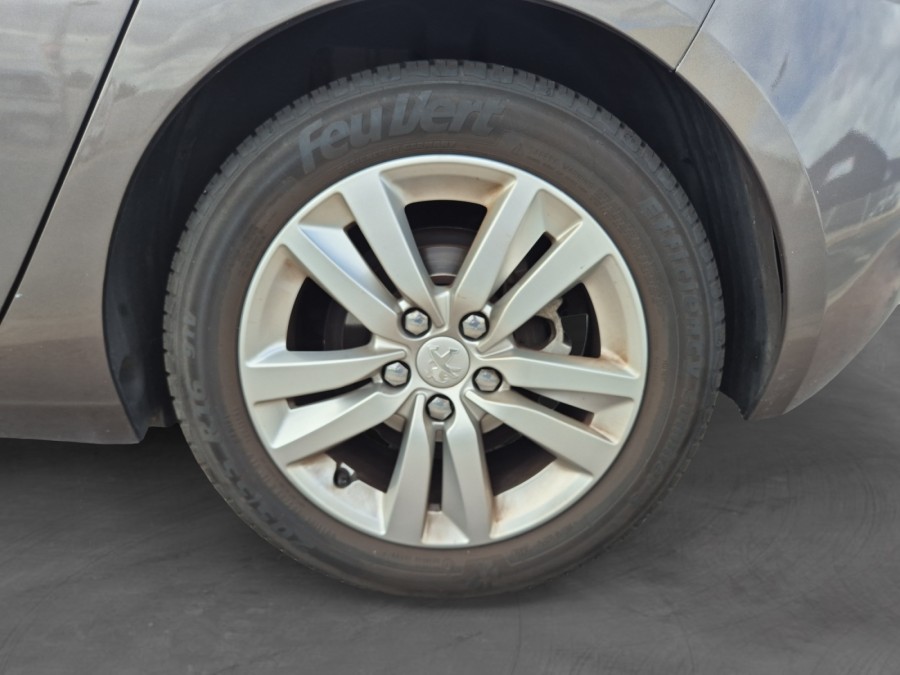 PEUGEOT d'occasion 308 II 1.6 HDI 92 Confort de 2014 Royan (17)﻿