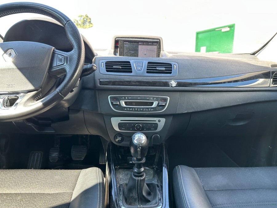 RENAULT d'occasion MEGANE III GRANDTOUR 1.6 DCI 130 ZEN de 2015 Salon