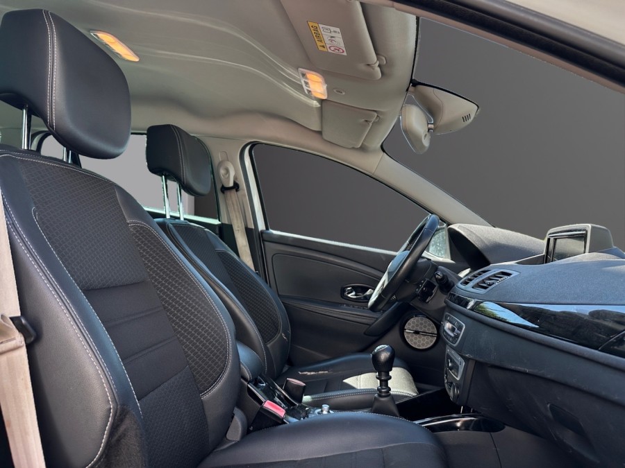 RENAULT d'occasion MEGANE III GRANDTOUR 1.6 DCI 130 ZEN de 2015 Salon