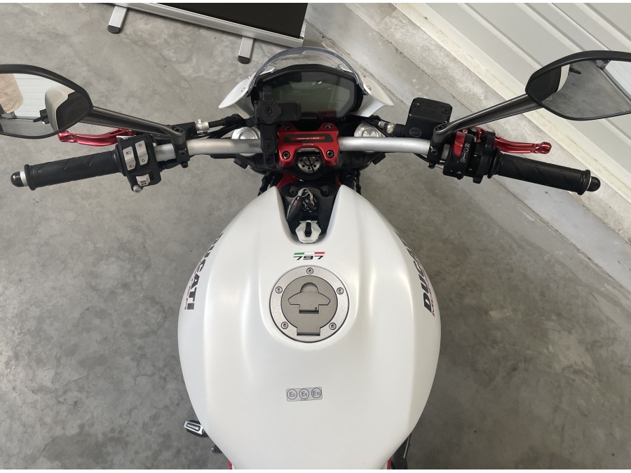 DUCATI d'occasion M797 Monster de 2017 Les Sables d'Olonne (85)﻿