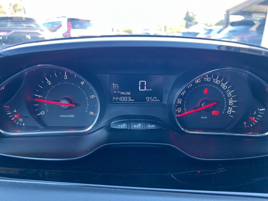 PEUGEOT d'occasion 208 I 1.4 HDI 68 STYLE de 2015 Toulon Ouest (83)﻿