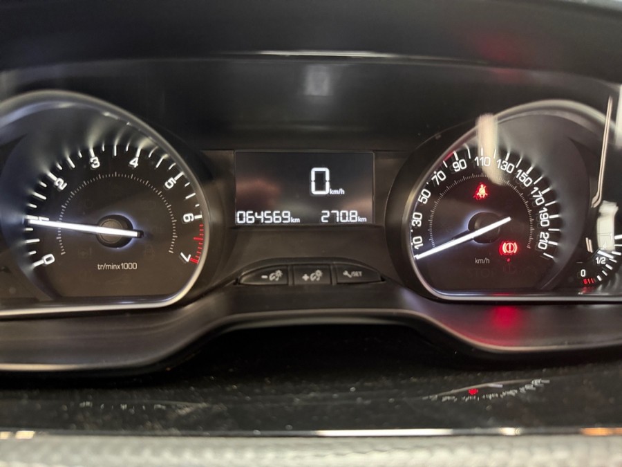 PEUGEOT d'occasion 208 I 1.2 PURE TECH 82 Signature de 2019