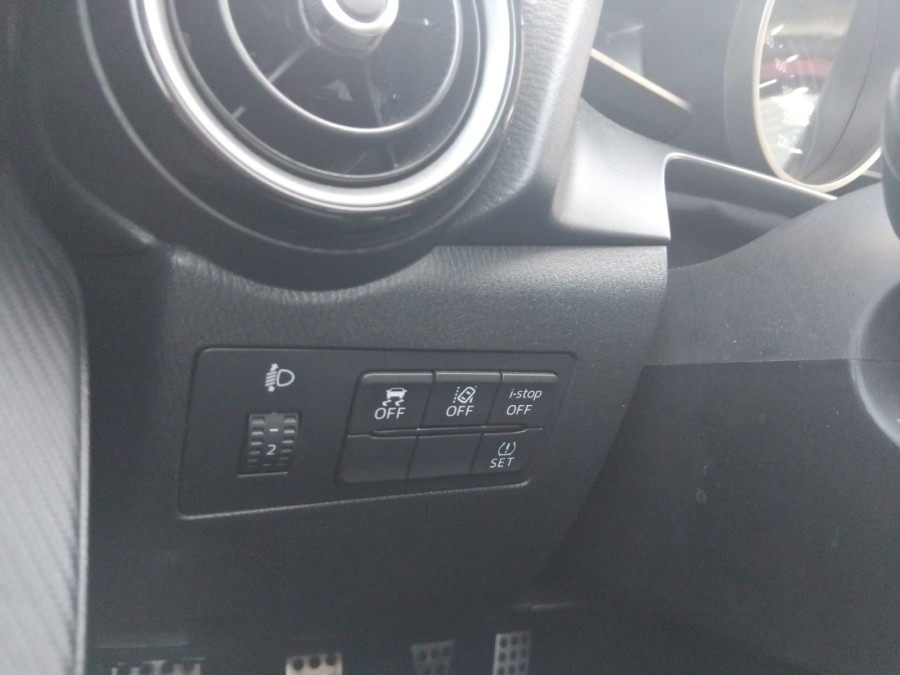 MAZDA d'occasion 2 BERLINE BICORPS TROIS OU CINQ PORTES 1.5