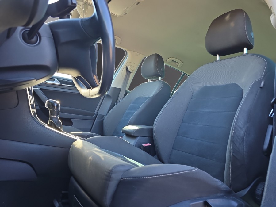 VOLKSWAGEN d'occasion GOLF VII 2.0 TDI 150  DSG CARAT de 2012 Vichy