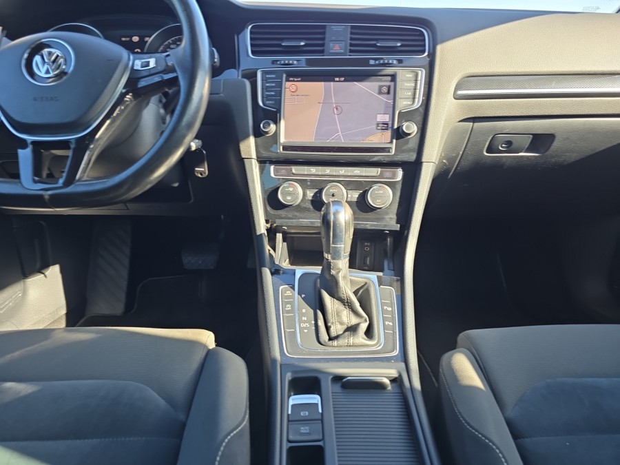VOLKSWAGEN d'occasion GOLF VII 2.0 TDI 150  DSG CARAT de 2012 Vichy
