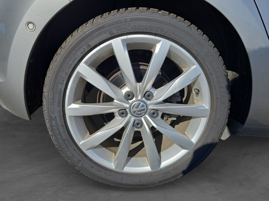 VOLKSWAGEN d'occasion GOLF VII 2.0 TDI 150  DSG CARAT de 2012 Vichy