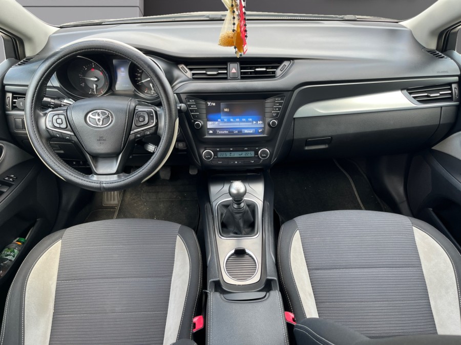 TOYOTA d'occasion AVENSIS A TROIS VOLUMES 2.0 D-4D 143 Dynamic de