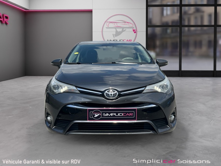 TOYOTA d'occasion AVENSIS A TROIS VOLUMES 2.0 D-4D 143 Dynamic de