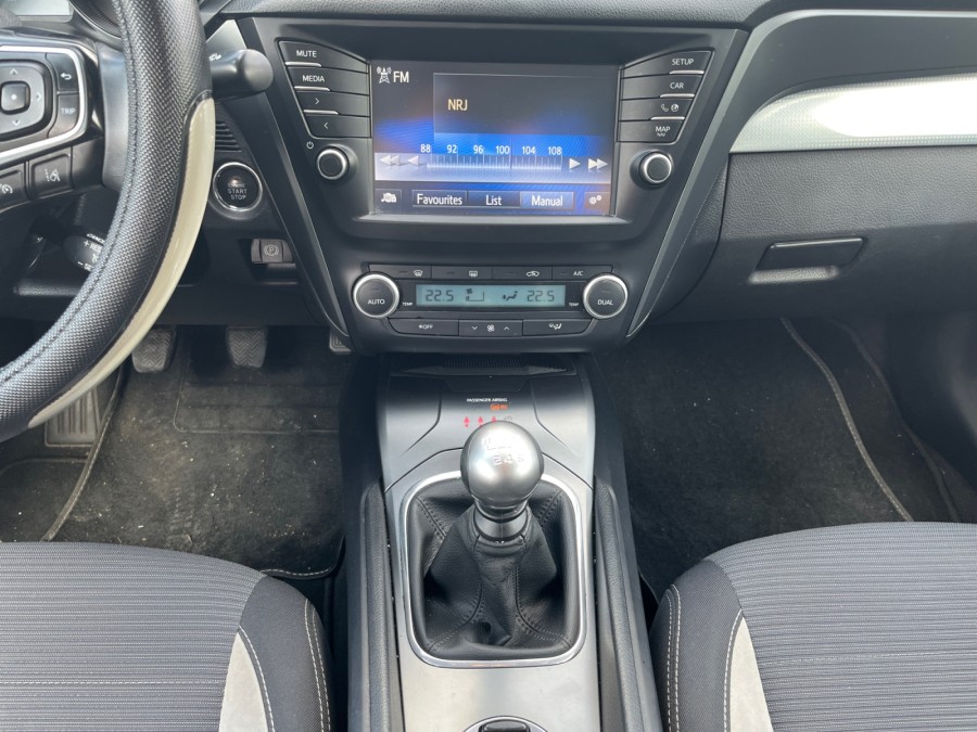 TOYOTA d'occasion AVENSIS A TROIS VOLUMES 2.0 D-4D 143 Dynamic de