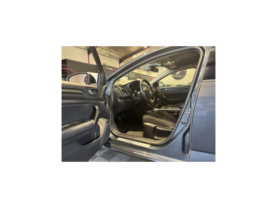RENAULT d'occasion MEGANE IV BERLINE BICORPS TROIS OU CINQ PORTES