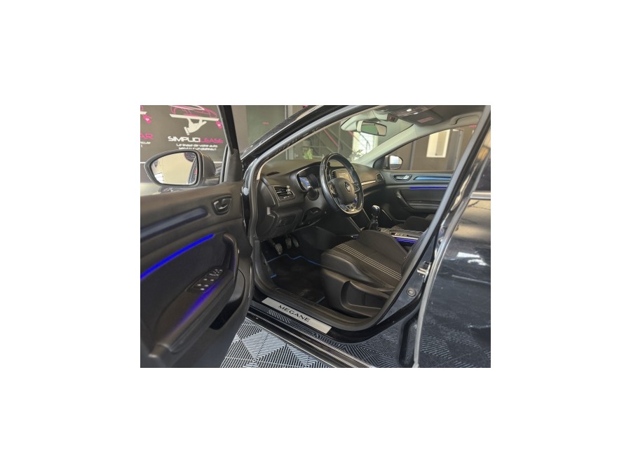 RENAULT d'occasion MEGANE IV BERLINE BICORPS TROIS OU CINQ PORTES