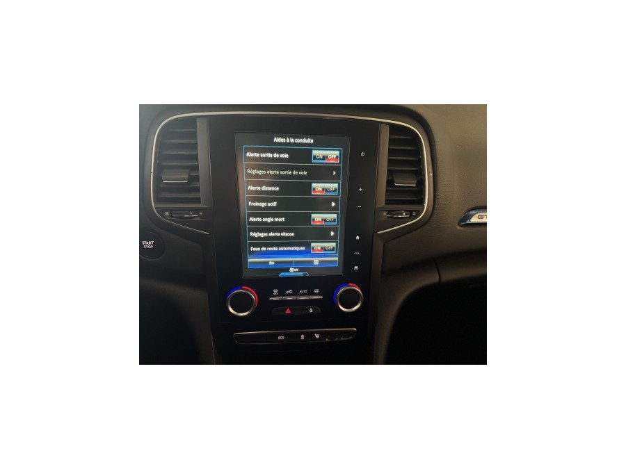 RENAULT d'occasion MEGANE IV BERLINE BICORPS TROIS OU CINQ PORTES